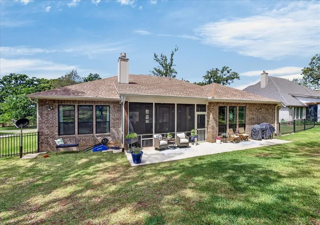 Homes for sale in Mabank, TX | 233 Hide A Way Dr, Mabank, TX 75156 | MLS# 21237091