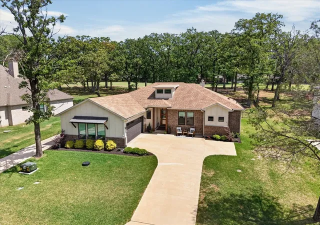 Homes for sale in Mabank, TX | 233 Hide A Way Dr, Mabank, TX 75156 | MLS# 21237091