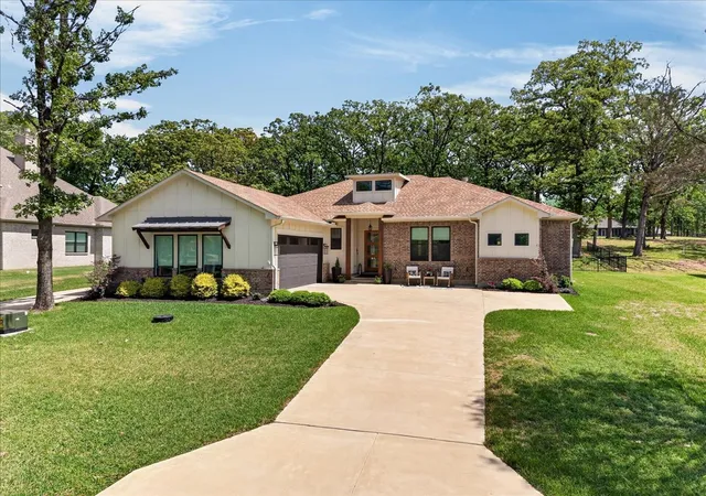 Homes for sale in Mabank, TX | 233 Hide A Way Dr, Mabank, TX 75156 | MLS# 21237091