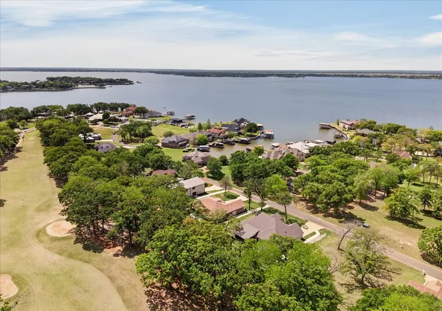 Homes for sale in Mabank, TX | 233 Hide A Way Dr, Mabank, TX 75156 | MLS# 21237091