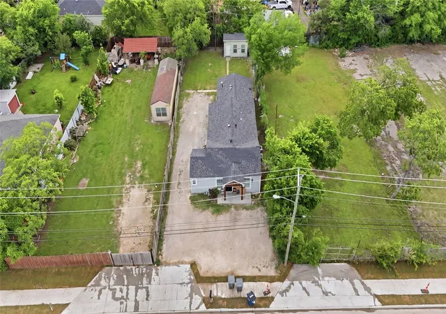 Photo 2 of Single family home for sale at 2519 Chalk Hill Rd, Dallas, TX 75212 | MLS# 21240799 | Listing updated on 2026-08-17