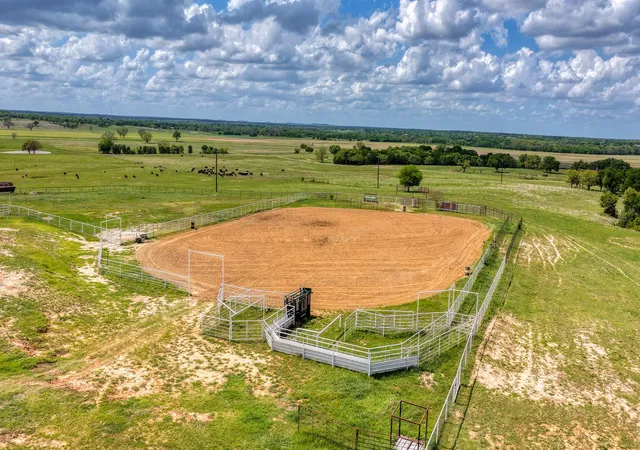 Photo 4 of House for sale at 303 Private Road 3365, Boyd, TX 76023 | MLS# 21241402 | Listing updated on 2026-08-12