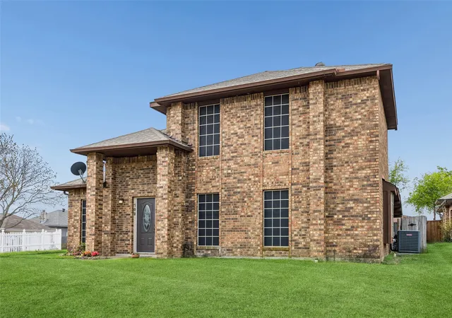 Homes for sale in De Soto, TX | 702 Cresent Dr, De Soto, TX 75115 | MLS# 21224606