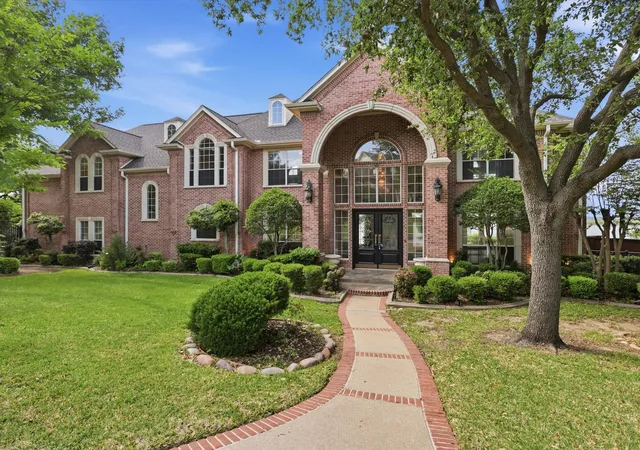 Photo 2 of Single family home for sale at 5815 Bay Club Dr, Arlington, TX 76013 | MLS# 21236221 | Listing updated on 2026-09-02