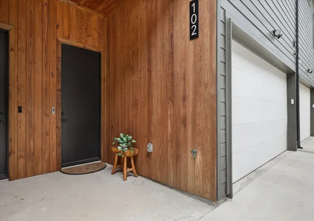 2nd image of 2130 Lovedale Ave #102, Dallas, TX 75235 | MLS# 21217113