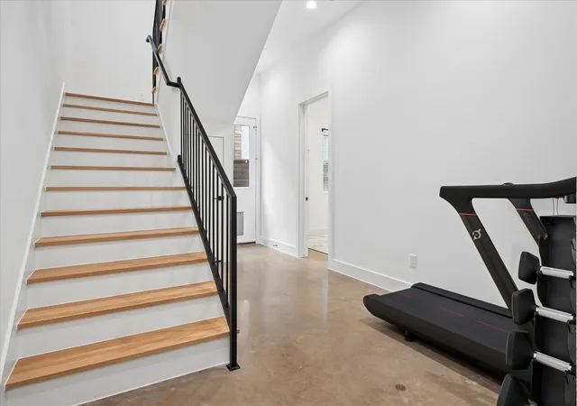 4th image of 2130 Lovedale Ave, Dallas, TX 75235
