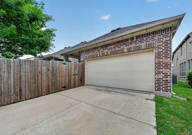 Homes for sale in Euless, TX | 510 Garden Ave, Euless, TX 76039 | MLS# 21239184