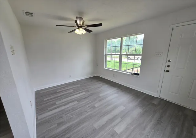 Photo 3 of Single family home for sale at 5010 Sunshine Dr, Fort Worth, TX 76105 | MLS# 21240174 | Listing updated on 2026-08-18