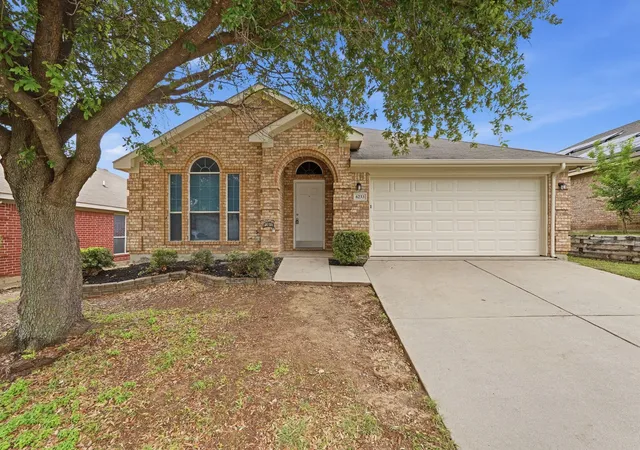 Photo 1 of Sale Pending at 6233 Brooklynn Dr, Fort Worth, TX 76179 | MLS# 21239810 | Listing updated on 2026-08-31