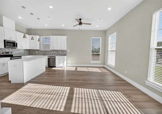 3rd image of 2945 Gordon Ave, Fort Worth, TX 76110 | MLS# 21241609