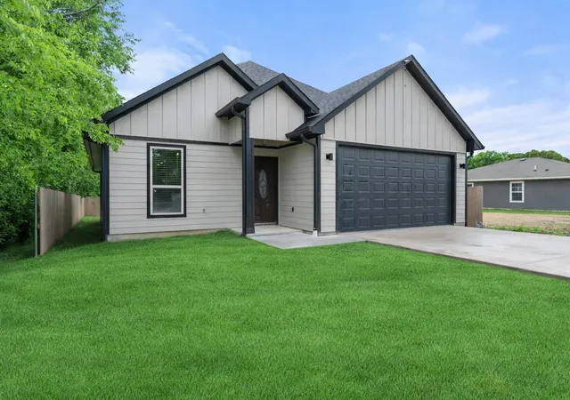 Homes for sale in Corsicana, TX | 313 E 13th E 13th, Corsicana, TX 75110 | MLS# 21241580