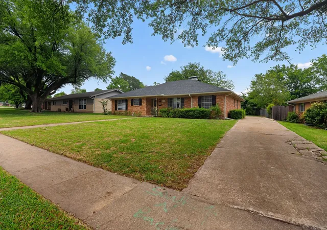 Photo 1 of Single family home for sale at 1616 W Shields Dr, Sherman, TX 75092 | MLS# 21127135 | Listing updated on 2026-10-01
