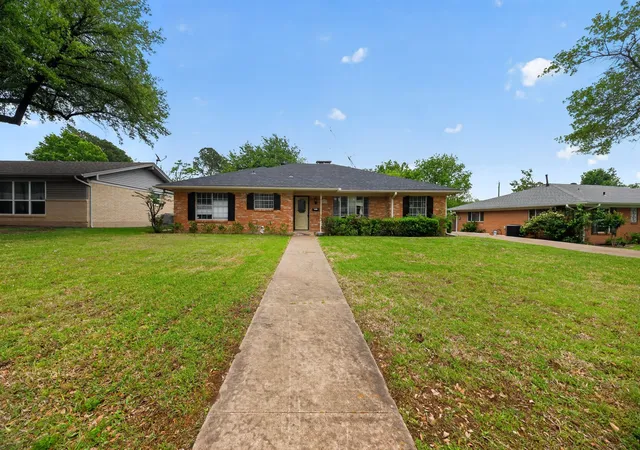 Photo 3 of Single family home for sale at 1616 W Shields Dr, Sherman, TX 75092 | MLS# 21127135 | Listing updated on 2026-10-01