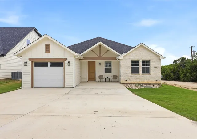 Homes for sale in Granbury, TX | 5600 San Jacinto Dr, Granbury, TX 76048 | MLS# 21239666