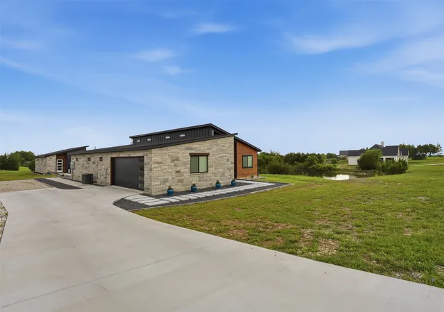 Homes for sale in Granbury, TX | 238 Martin Dr, Granbury, TX 76049 | MLS# 21159705