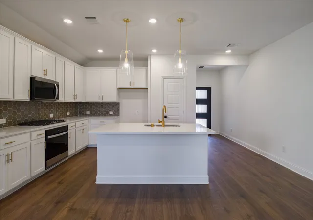 Photo 3 of Sale Pending at 7117 Blackbrush Dr, Venus, TX 76084 | MLS# 21241810 | Listing updated on 2026-10-07