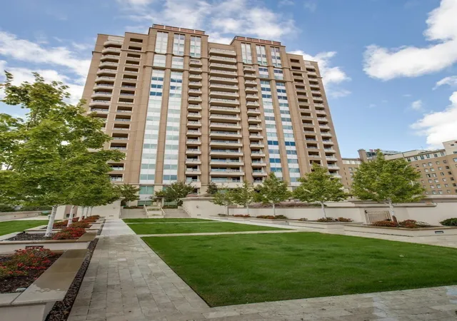 Listing Photo 2 - Condo for sale in Stoneleigh Residences located at 2300 Wolf St, Dallas, TX 75201 - Unit #18A
