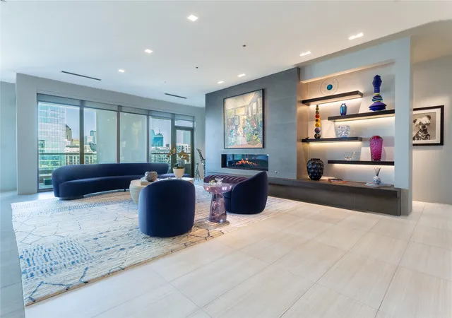 Listing Photo 4 - Condo for sale in Stoneleigh Residences located at 2300 Wolf St, Dallas, TX 75201 - Unit #18A