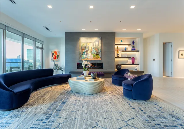 Listing Photo 5 - Condo for sale in Stoneleigh Residences located at 2300 Wolf St, Dallas, TX 75201 - Unit #18A