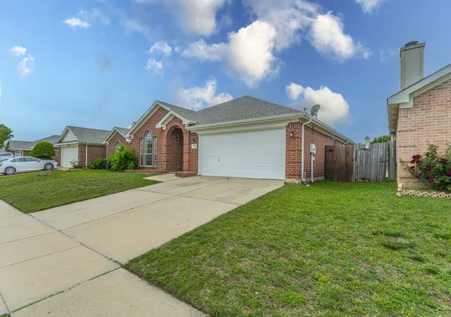 Photo 2 of Single family home for sale at 7404 Grass Valley Trl, Fort Worth, TX 76123 | MLS# 21237608 | Listing updated on 2026-08-26