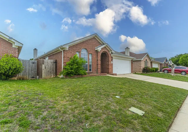 Photo 3 of Single family home for sale at 7404 Grass Valley Trl, Fort Worth, TX 76123 | MLS# 21237608 | Listing updated on 2026-08-26
