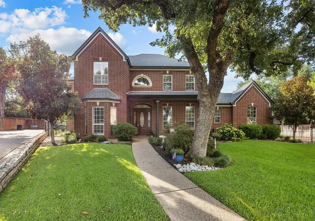 Photo 1 of Single family home for sale at 3 Katie Ct, Mansfield, TX 76063 | MLS# 21239174 | Listing updated on 2026-10-03