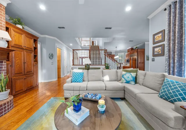 Photo 4 of Single family home for sale at 3 Katie Ct, Mansfield, TX 76063 | MLS# 21239174 | Listing updated on 2026-10-03