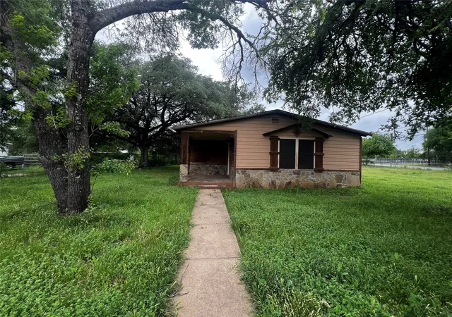 1st image of 319 Ridgecrest Ct, Azle, TX 76020 | MLS# 21241945