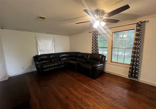 5th image of 319 Ridgecrest Ct, Azle, TX 76020 | MLS# 21241945