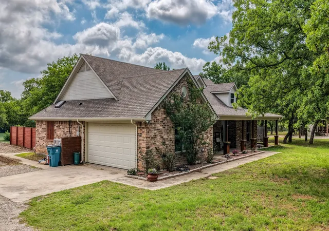 Homes for sale in Paradise, TX | 115 Deerfield Rd, Paradise, TX 76073 | MLS# 21241960