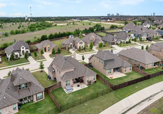 Homes for sale in Midlothian, TX | 806 Summer Grove Dr, Midlothian, TX 76065 | MLS# 21242004