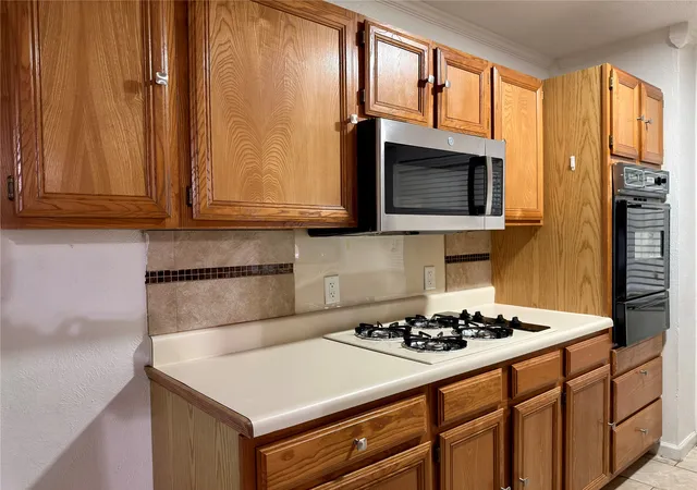 2nd image of 1519 Clearbrook St, Lancaster, TX 75134 | MLS# 21238337