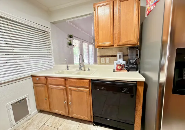 3rd image of 1519 Clearbrook St, Lancaster, TX 75134 | MLS# 21238337