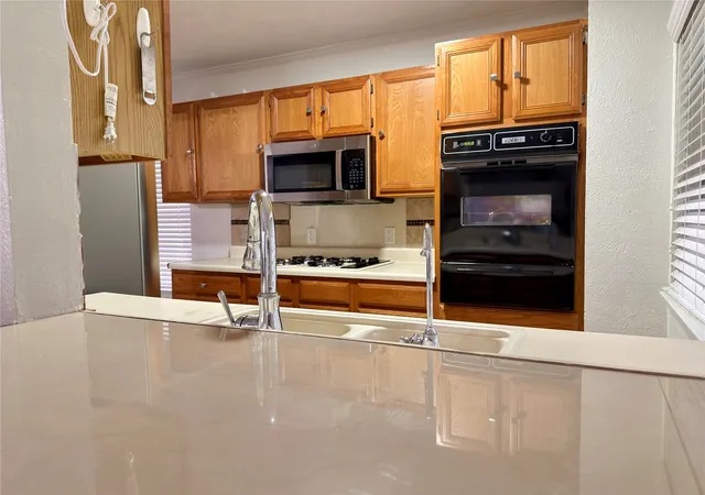 4th image of 1519 Clearbrook St, Lancaster, TX 75134 | MLS# 21238337