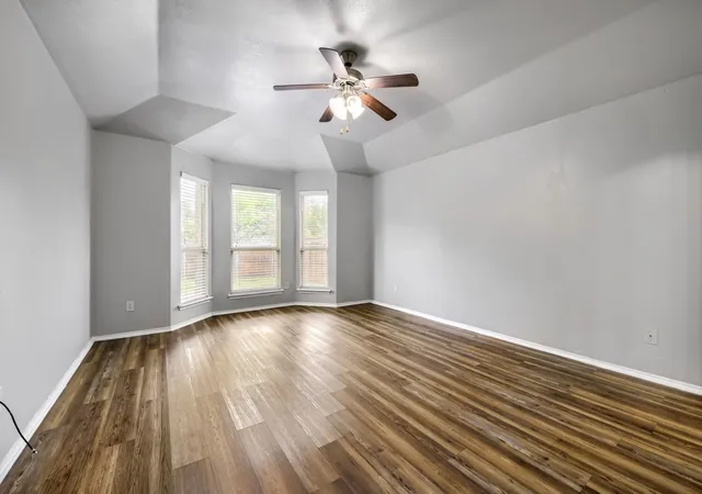 Photo 4 of Single family home for sale at 1513 Vermont Ave, Lancaster, TX 75134 | MLS# 21241122 | Listing updated on 2026-08-29