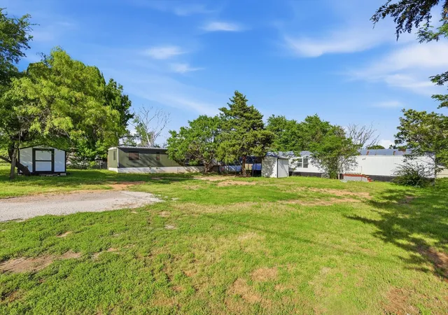 Homes for sale in Springtown, TX | 316 Summit Dr, Springtown, TX 76082 | MLS# 21238228