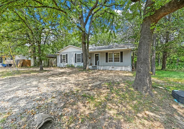 Photo 2 of Single family home for sale at 214 Wildflower Dr, Mabank, TX 75156 | MLS# 21242017 | Listing updated on 2026-09-17