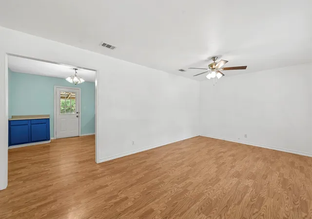 Photo 3 of Single family home for sale at 214 Wildflower Dr, Mabank, TX 75156 | MLS# 21242017 | Listing updated on 2026-09-17