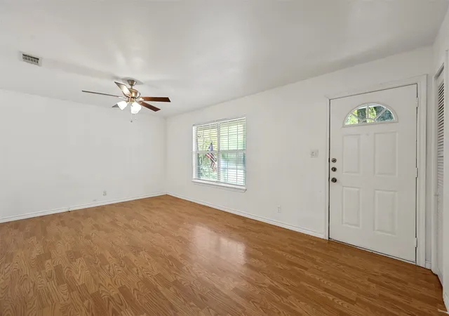 Photo 4 of Single family home for sale at 214 Wildflower Dr, Mabank, TX 75156 | MLS# 21242017 | Listing updated on 2026-09-17