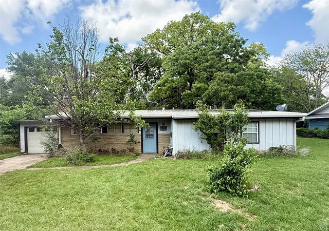 Photo 3 of Single family home for sale at 5408 Sam Calloway Rd, River Oaks, TX 76114 | MLS# 21242070 | Listing updated on 2026-08-28