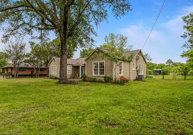 Photo 3 of Single family home for sale at 914 Griffith Ave, Terrell, TX 75160 | MLS# 21233164 | Listing updated on 2026-09-16