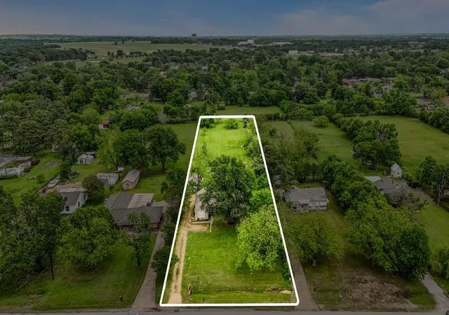 Photo 3 of Single family home for sale at 914 Griffith Ave, Terrell, TX 75160 | MLS# 21233164 | Listing updated on 2026-09-16