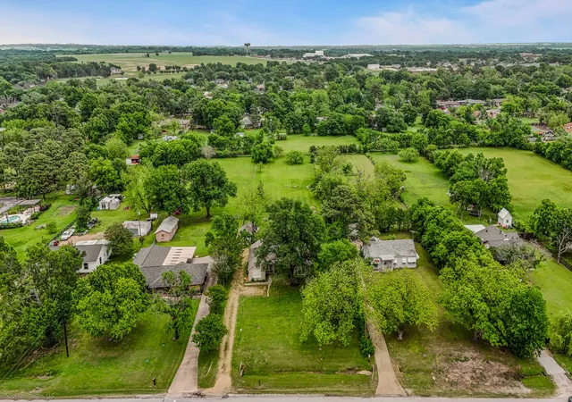 Photo 4 of Single family home for sale at 914 Griffith Ave, Terrell, TX 75160 | MLS# 21233164 | Listing updated on 2026-09-16