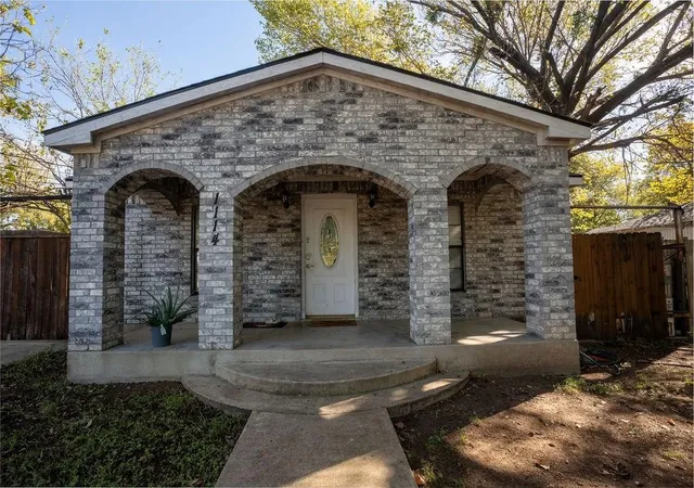 Homes for sale in Irving, TX | 1114 Alexander St, Irving, TX 75061 | MLS# 21242158