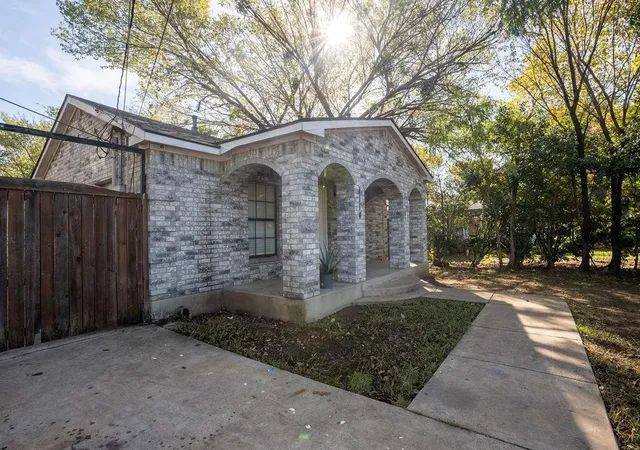 Homes for sale in Irving, TX | 1114 Alexander St, Irving, TX 75061 | MLS# 21242158