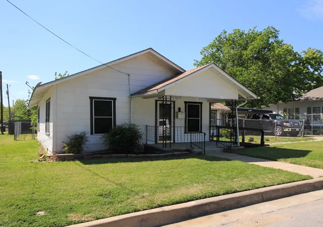 Photo 1 of Single family home for sale at 2920 Major St, Fort Worth, TX 76112 | MLS# 21213093 | Listing updated on 2026-07-20