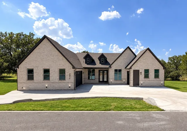 Photo 1 of Single family home for sale at 7016 Westover Dr, Granbury, TX 76049 | MLS# 21240516 | Listing updated on 2026-10-07
