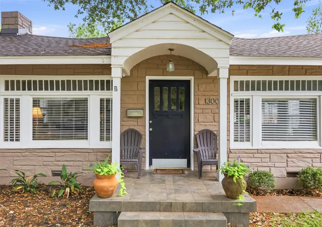 3rd image of 1300 Buck Ave, Fort Worth, TX 76110 | MLS# 21241756