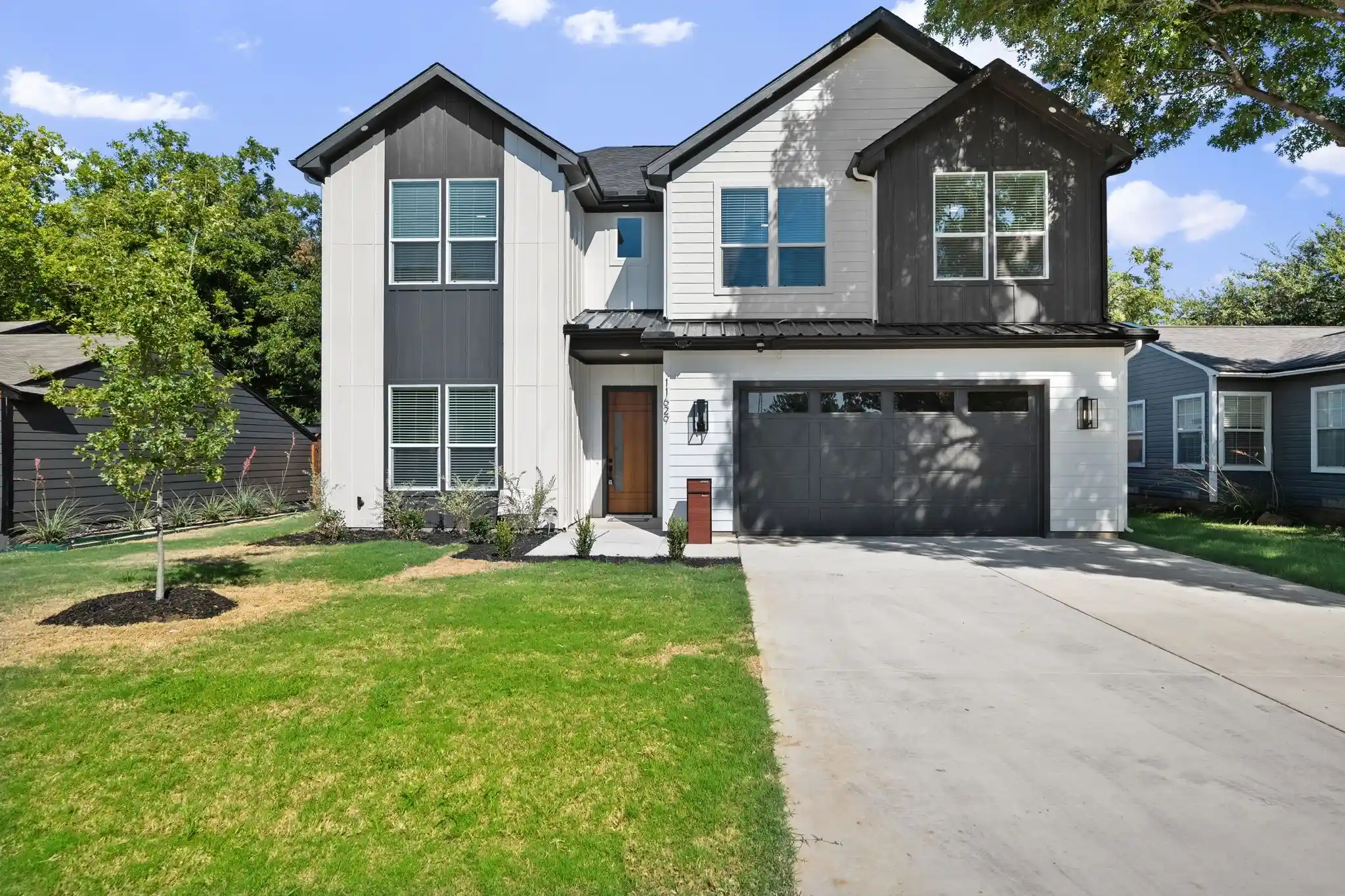 Photo 1 of Sale Pending at 11629 Flamingo Ln, Dallas, TX 75218 | MLS# 21241325 | Listing updated on 2026-10-11
