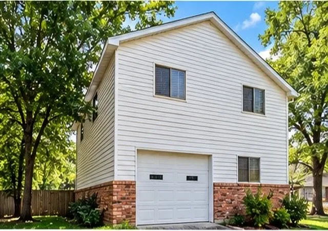 Photo 3 of House for sale at 320 N Cleveland Ave, Sherman, TX 75090 | MLS# 21227961 | Listing updated on 2026-10-06